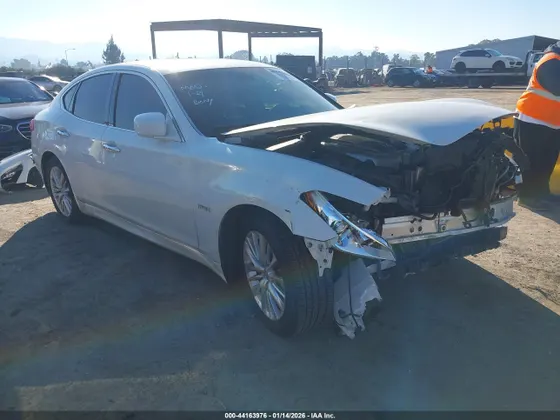 2012 INFINITI M35h Hybrid