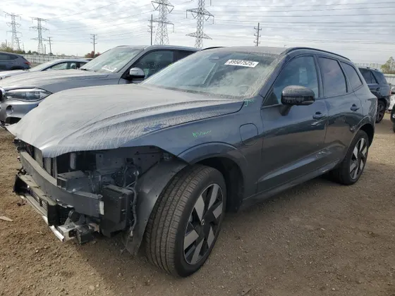 2025 Volvo XC60 Plug-In Hybrid Plus