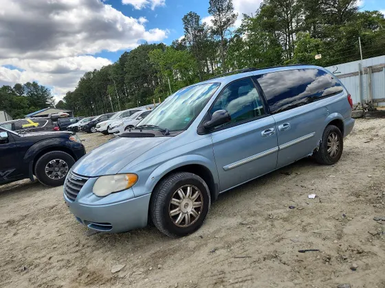 2005 Chrysler Town & Country Touring