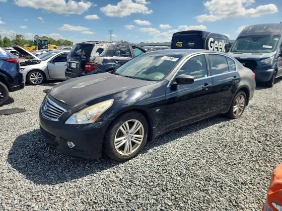 2015 INFINITI Q40