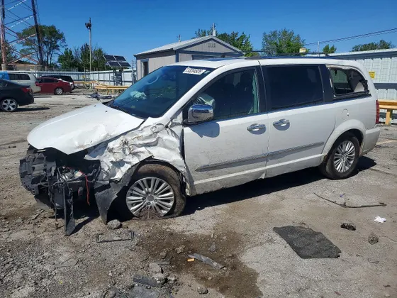 2012 Chrysler Town & Country Limited