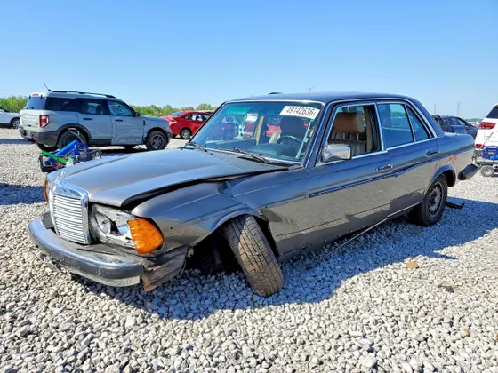 1983 Mercedes-Benz 300 Series 300D-T