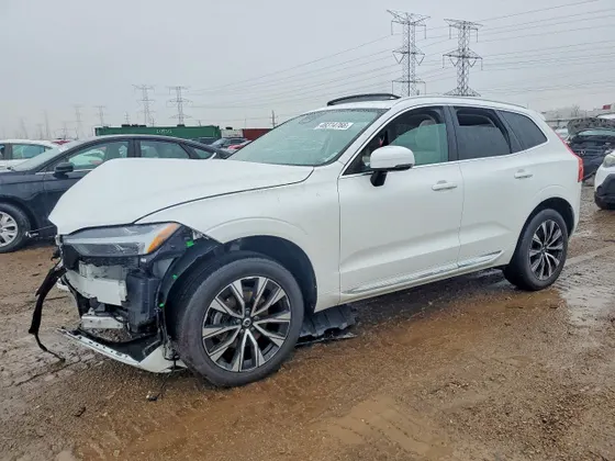2023 Volvo XC60 Plus Bright Theme