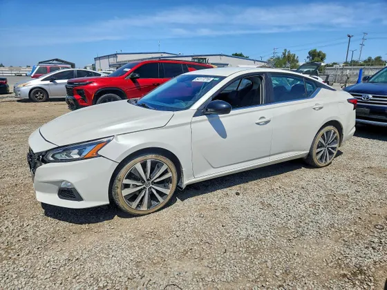 2020 Nissan Altima 2.5 SR
