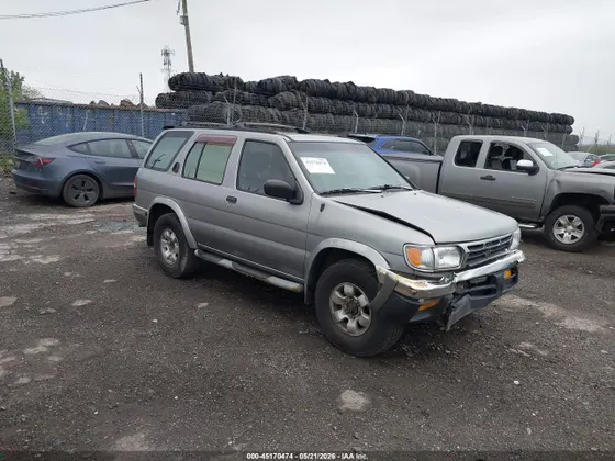 1999 Nissan Pathfinder XE