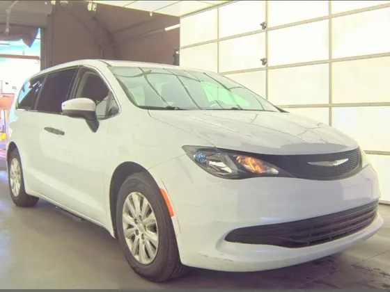2020 Chrysler Voyager L
