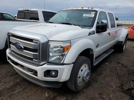 2015 Ford Super Duty F-450 DRW LARIAT
