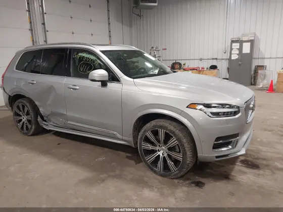 2023 Volvo XC90 Recharge Plug-In Hybrid Plus Bright Theme