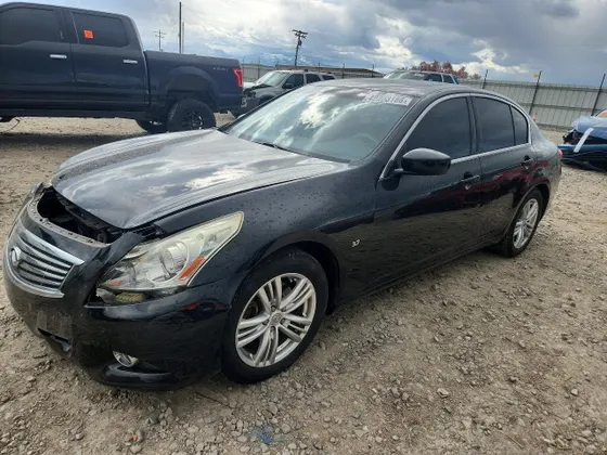 2015 INFINITI Q40