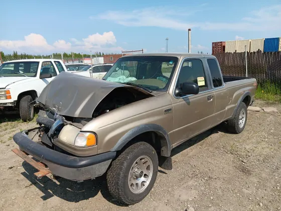 2000 Mazda B-Series 4WD Truck SE