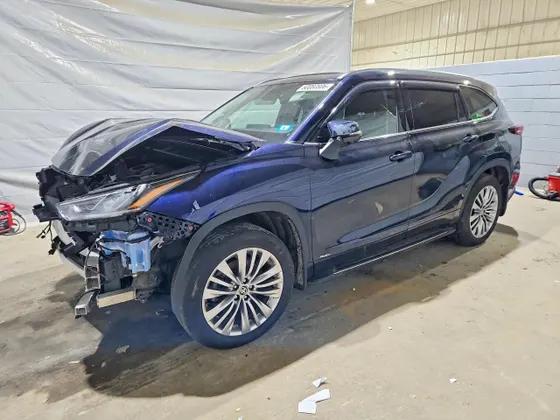 2025 Toyota Highlander Hybrid Platinum