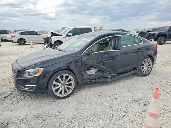 2016 Volvo S60 Inscription T5 Drive-E Platinum