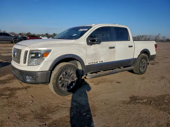 2019 Nissan Titan SV