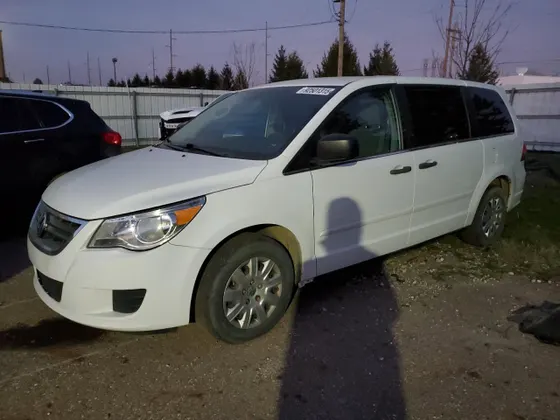 2014 Volkswagen Routan S