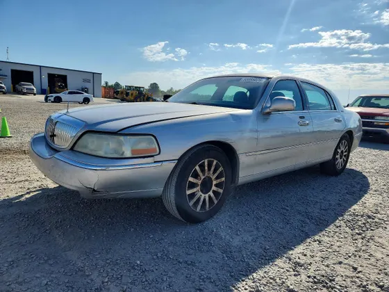 2006 Lincoln Town Car Signature