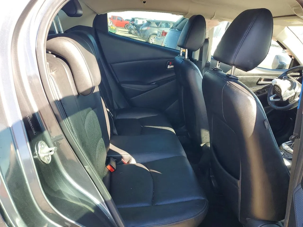 2020 Toyota Yaris Hatchback LE