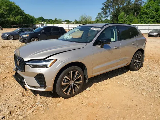 2024 Volvo XC60 Ultimate Dark Theme