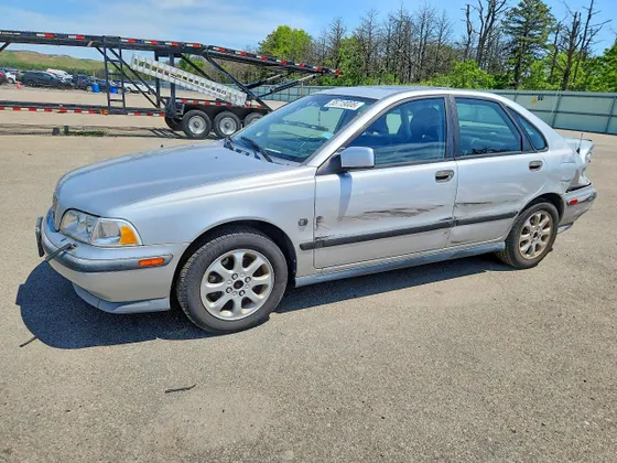 2000 Volvo S40