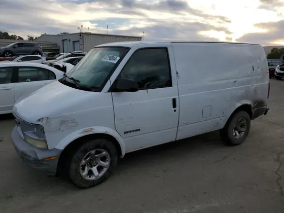 2001 GMC Safari Cargo Van XT