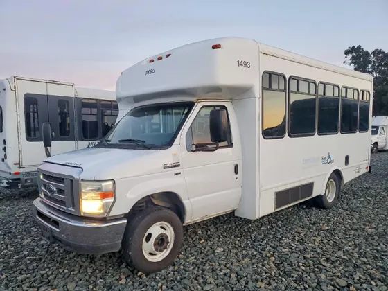 2012 Ford Econoline Commercial Cutaway E350 SUPER DUTY CUTAWAY VAN