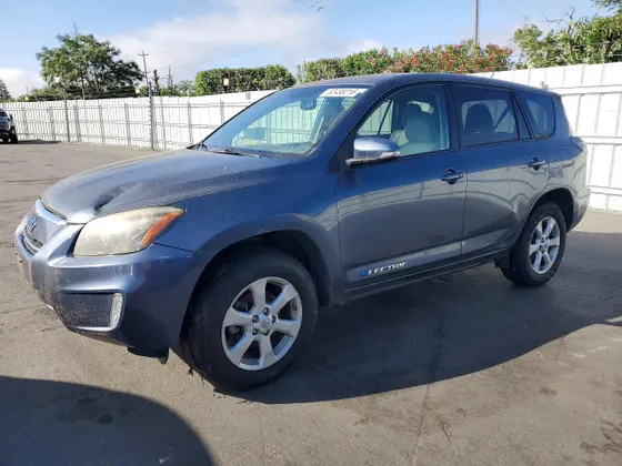 2013 Toyota RAV4 EV