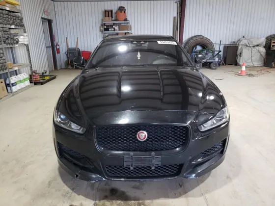 2017 Jaguar XE 35t R-Sport