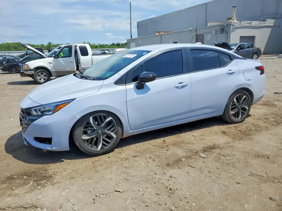 2023 Nissan Versa SR