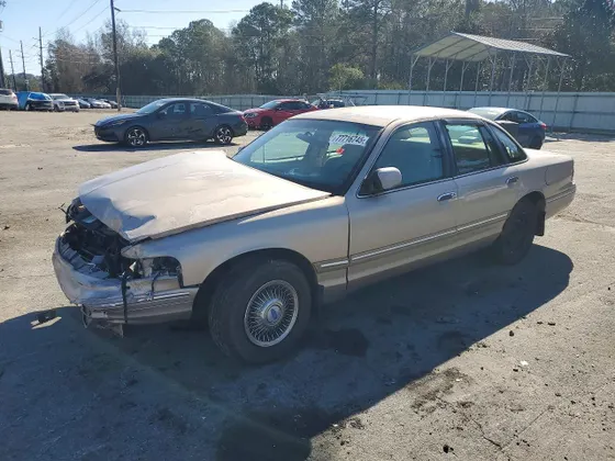 1997 Ford Crown Victoria