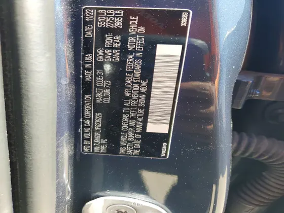 2023 Volvo S60 Recharge Plug-In Hybrid Plus Dark Theme