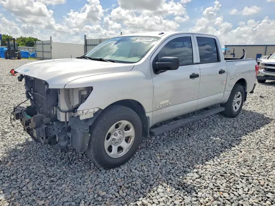 2020 Nissan Titan SV