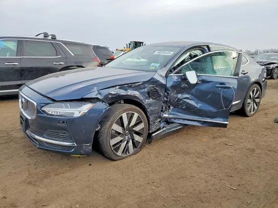 2025 Volvo S90 Plug-In Hybrid Ultra