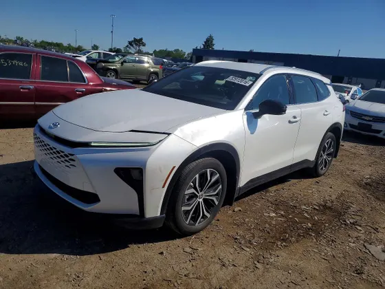 2025 Toyota Crown Signia XLE