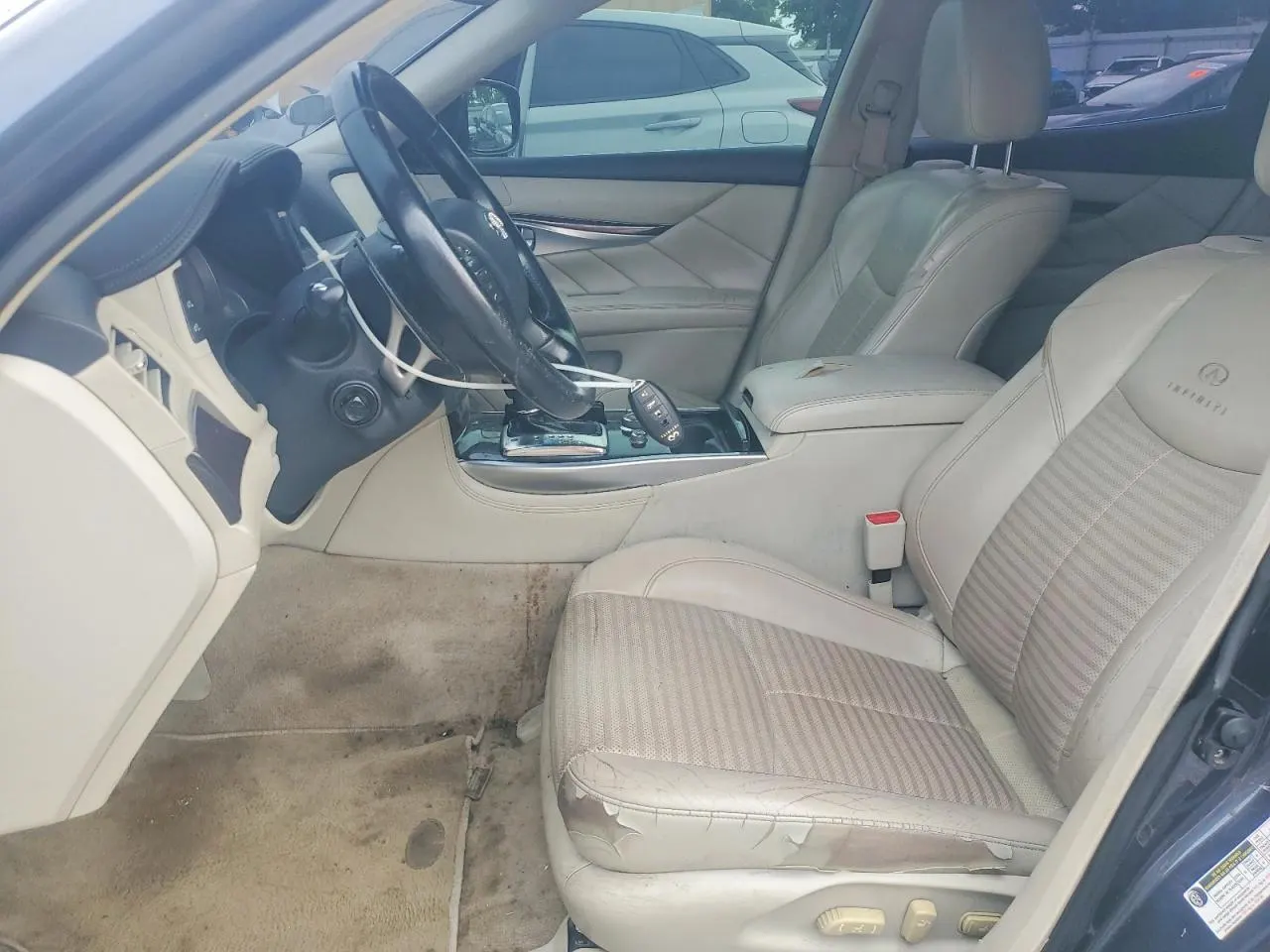 2011 INFINITI M56