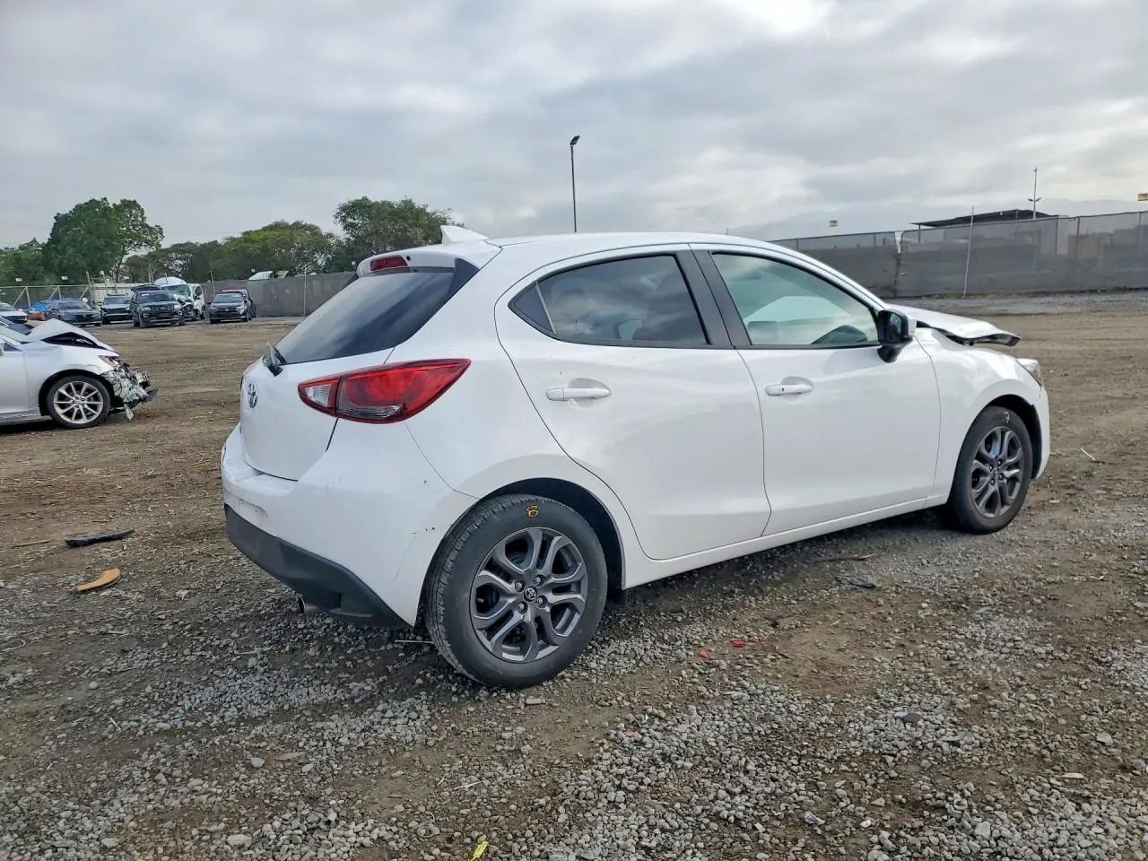 2020 Toyota Yaris Hatchback LE