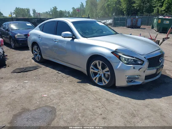2015 INFINITI Q70 3.7