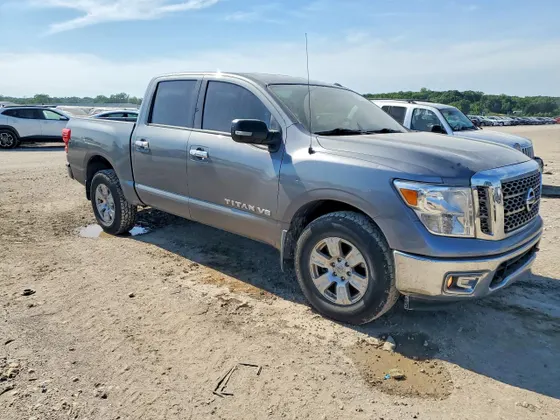 2018 Nissan Titan SV
