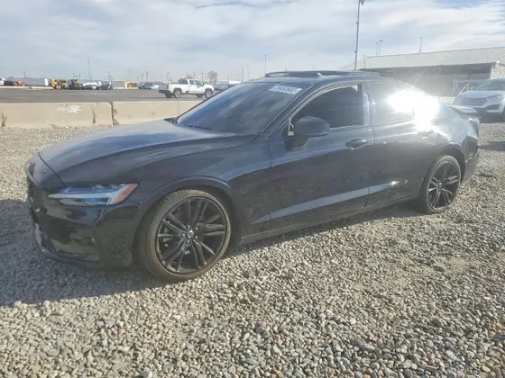 2024 Volvo S60 Plus Black Edition