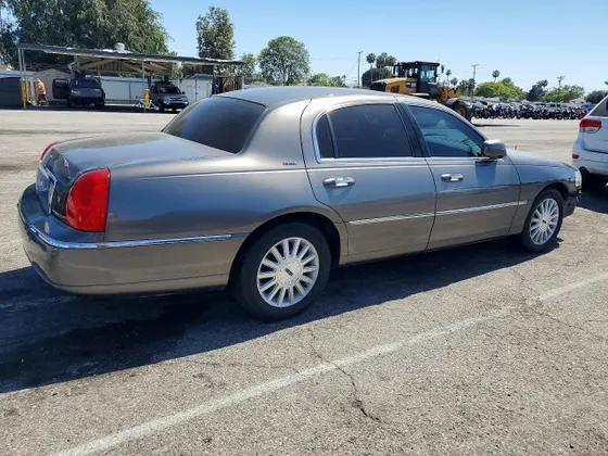 2004 Lincoln Town Car Ultimate