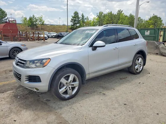 2013 Volkswagen Touareg Sport