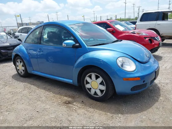 2010 Volkswagen New Beetle Coupe 2.5L FINAL EDITION