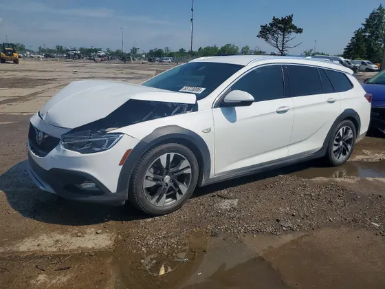 2019 Buick Regal TourX Essence
