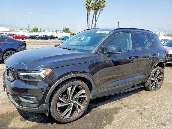 2021 Volvo XC40 R-Design