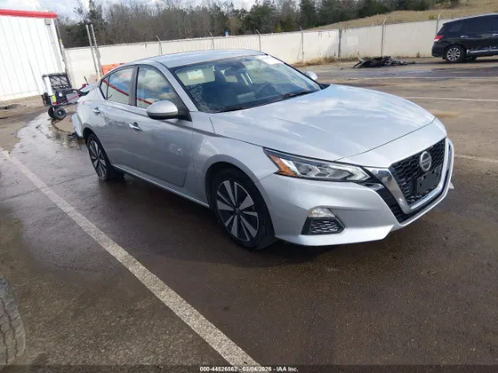 2021 Nissan Altima 2.5 SV