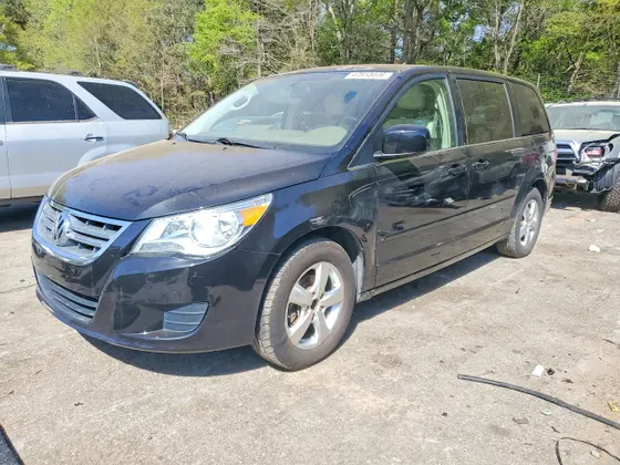 2010 Volkswagen Routan SE