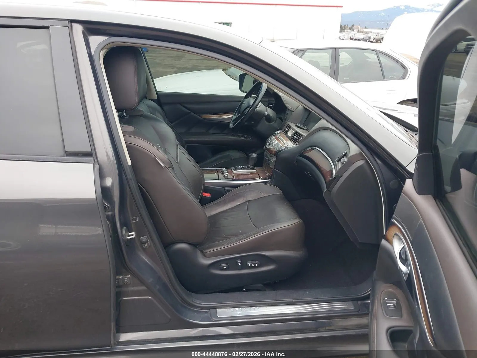 2011 INFINITI M56