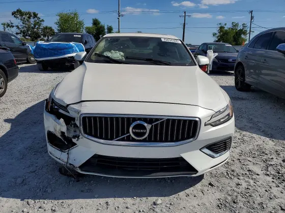 2022 Volvo S60 Recharge Plug-In Hybrid Inscription