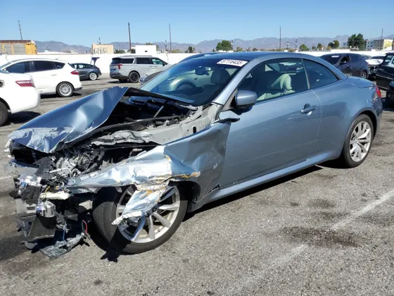 2015 INFINITI Q60 Convertible