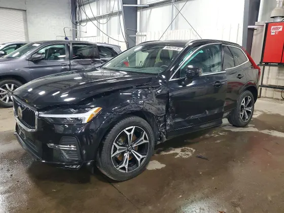 2022 Volvo XC60 Momentum