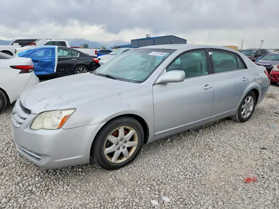2005 Toyota Avalon XLS