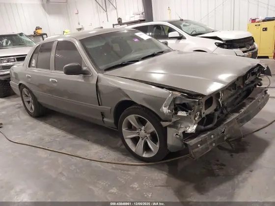 2004 Ford Crown Victoria LX